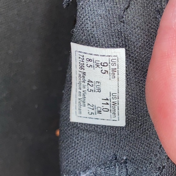 black vans. size 11. in great condition - Picture 2 of 3